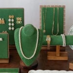 Why Top Retailers Are Turning to Velvet Jewelry Display Props？