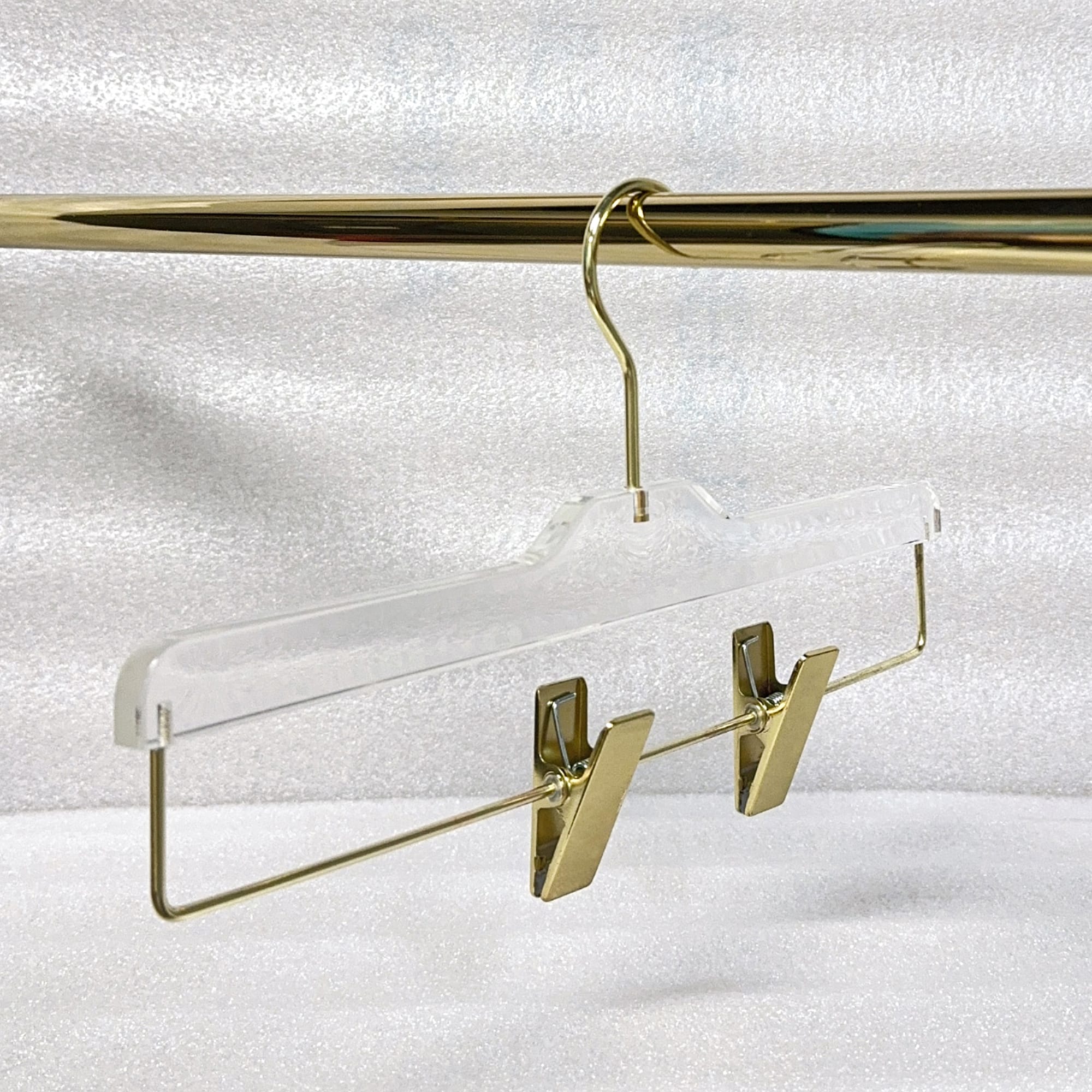 DE-LIANG Clothing Boutique Store Acrylic Pant Clothing Hanger Hanging Garment Rack Transparent Clear  Wedding Dress Hanger for Clothes Display Stand