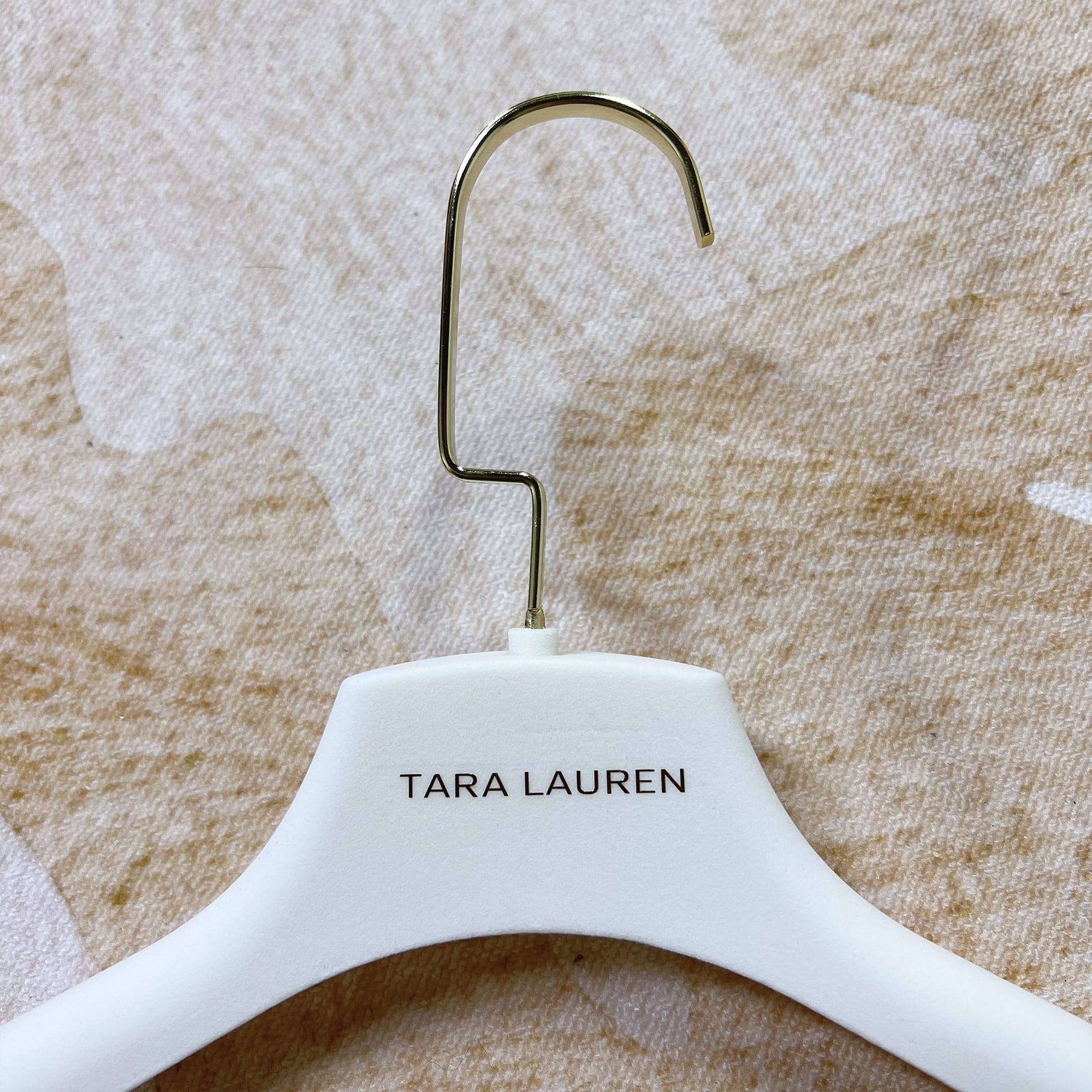 DE-LIANG White Velvet Plastic Hanger for Coat Pants Trouser, Men Woman Wedding dress bridal veil clothing hanger, velvet hanger customize（50PCS)