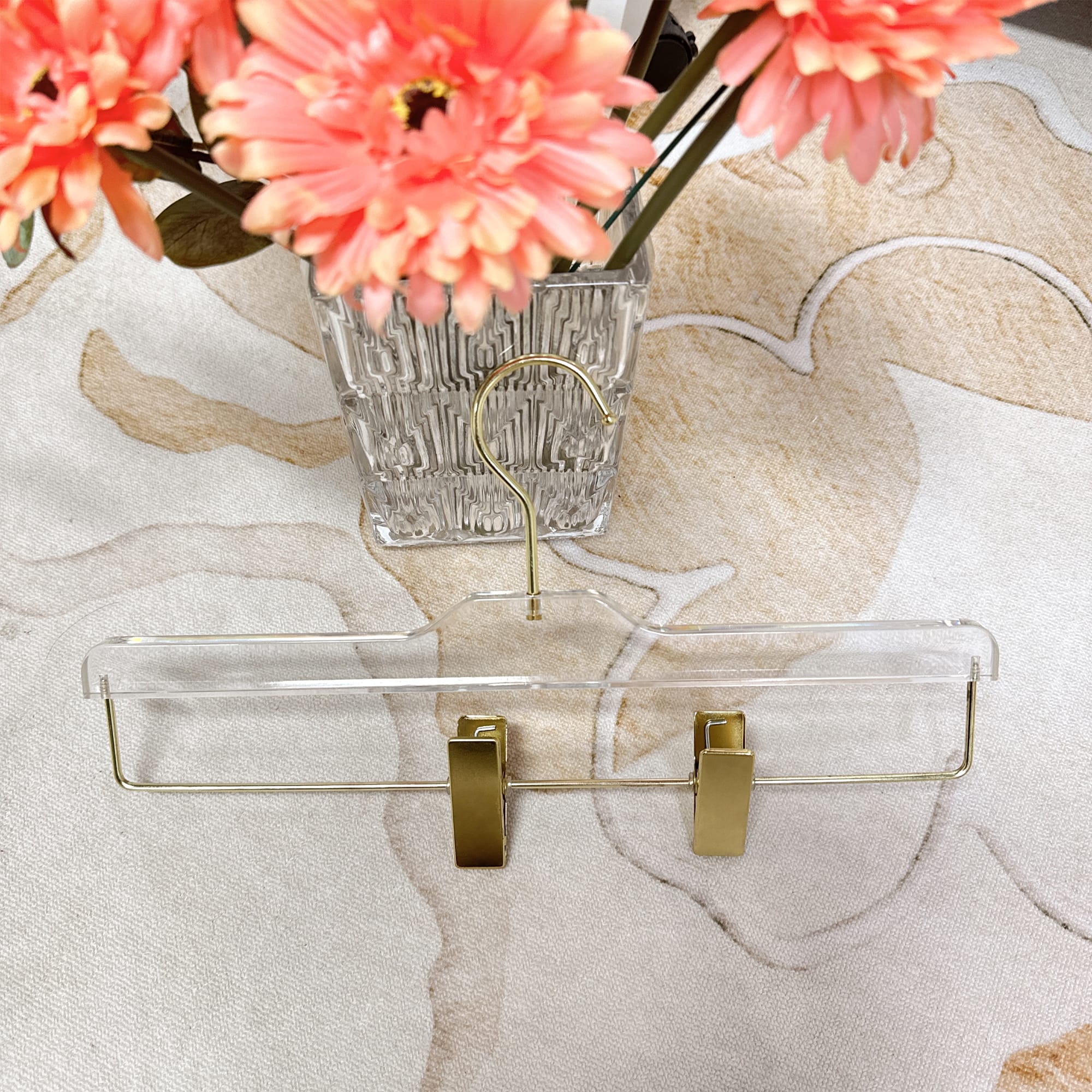 DE-LIANG Clothing Boutique Store Acrylic Pant Clothing Hanger Hanging Garment Rack Transparent Clear  Wedding Dress Hanger for Clothes Display Stand