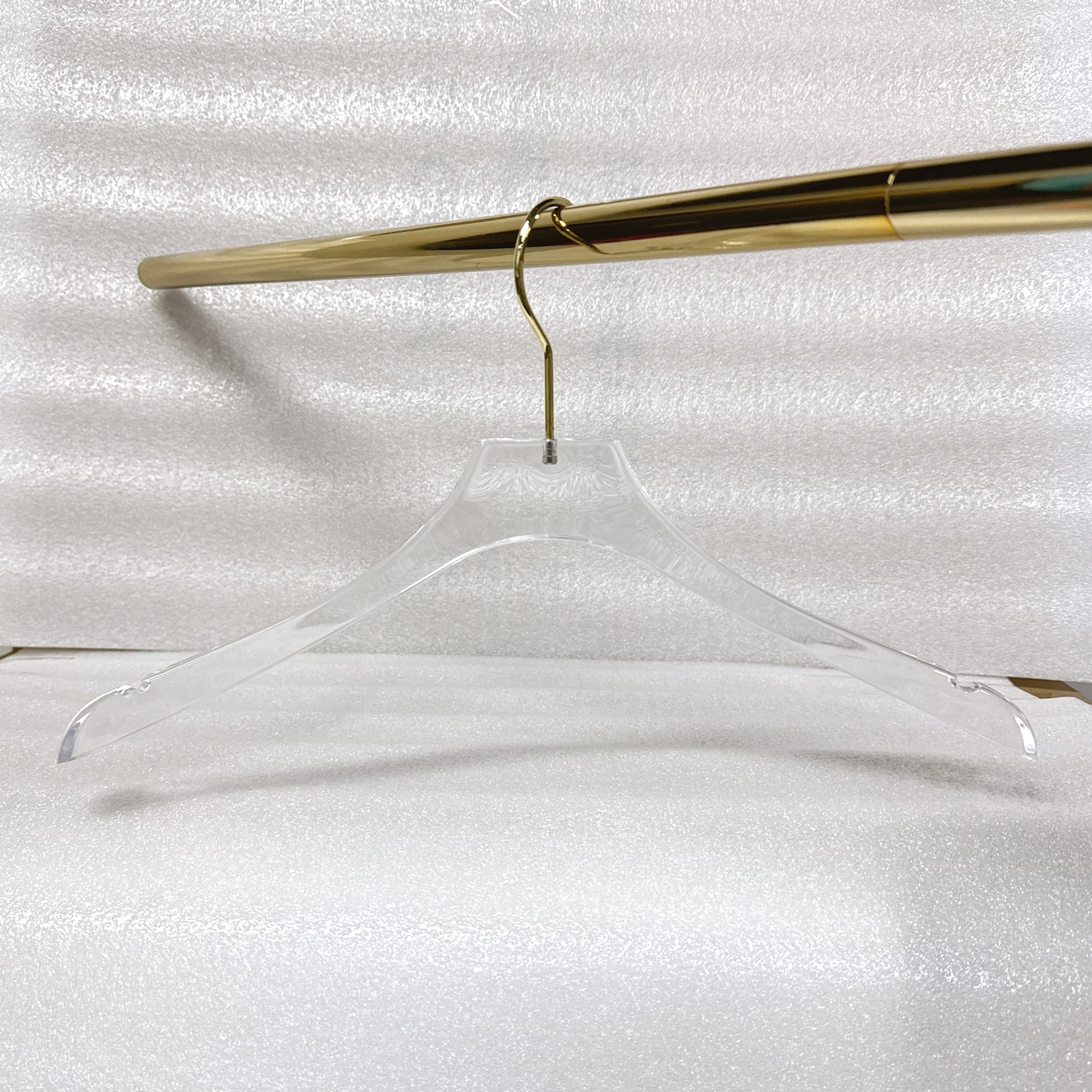 DE-LIANG Clothing Boutique Store Acrylic Pant Clothing Hanger Hanging Garment Rack Transparent Clear  Wedding Dress Hanger for Clothes Display Stand