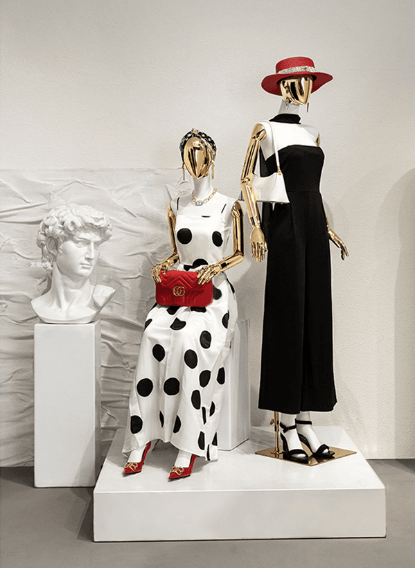 The Essential Elements of a Mannequin Product Window Display-Spatial Composition