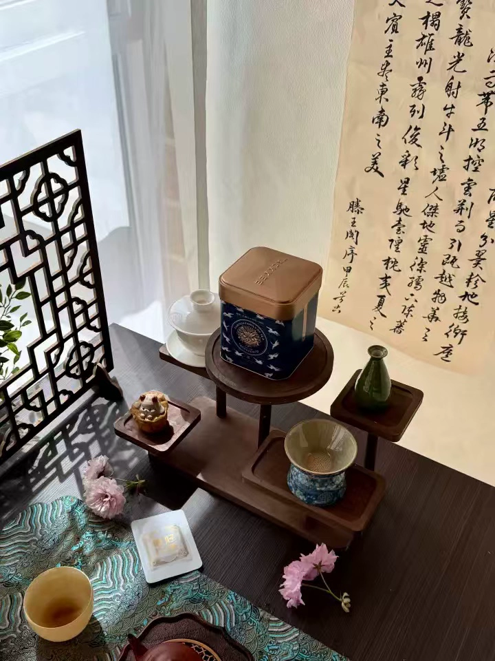 Multi-Layer 3D Staggered Jewelry Rack – Solid Wood for Bracelets, Bangles & Accessories