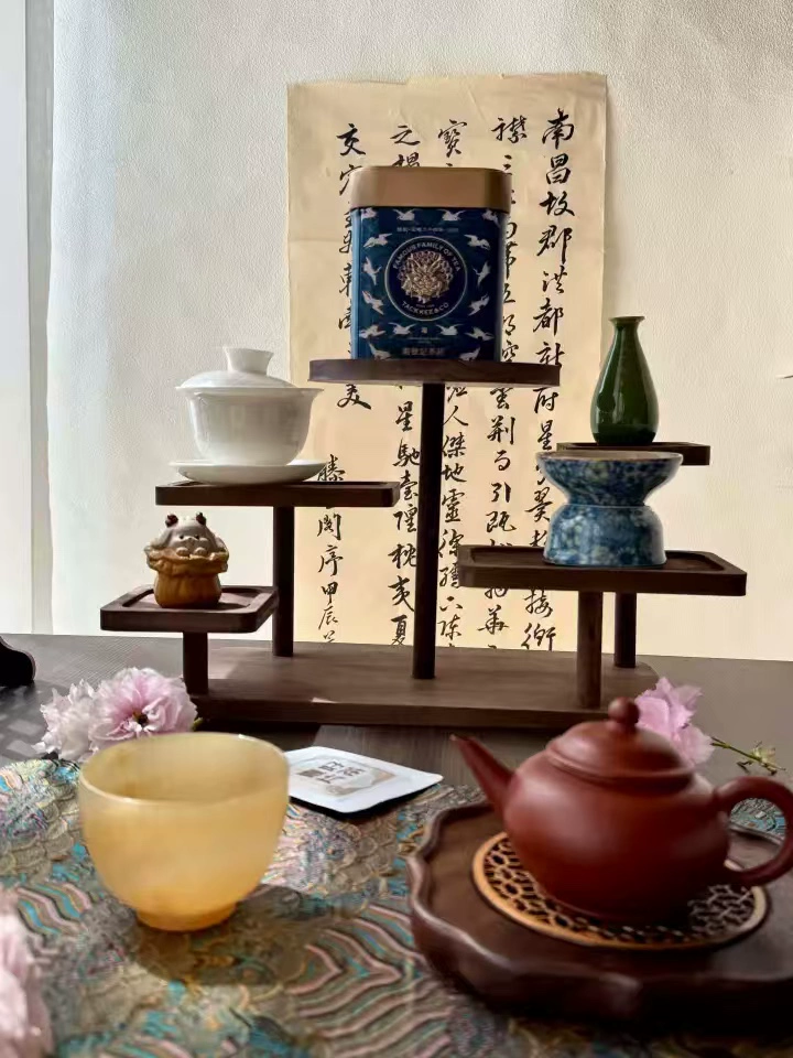 Multi-Layer 3D Staggered Jewelry Rack – Solid Wood for Bracelets, Bangles & Accessories